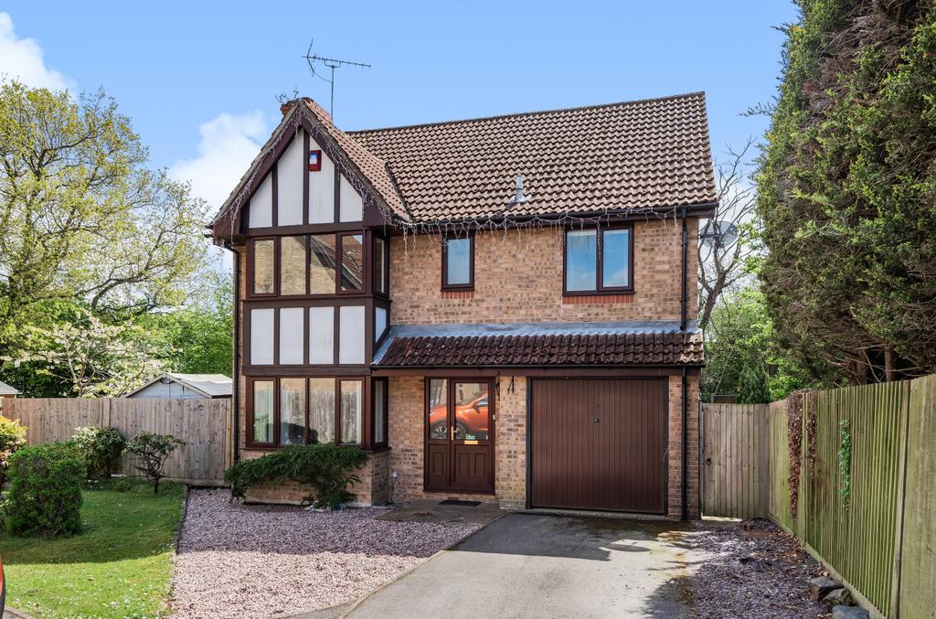 Goodlands Vale, Hedge End, Hampshire, SO30 4 bed detached house £500,000