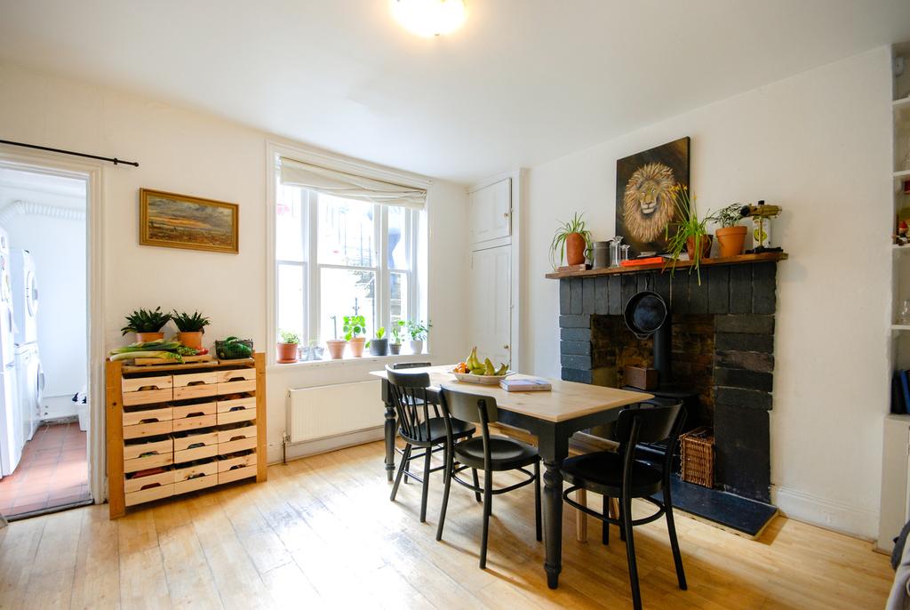 Maidenstone Hill, London, SE10 3 bed terraced house £2,250 pcm (£519 pw)