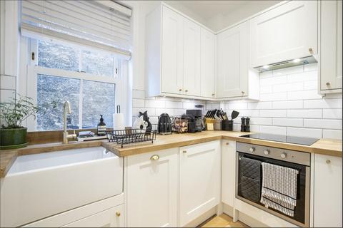 2 bedroom flat to rent, Lytton Grove, London