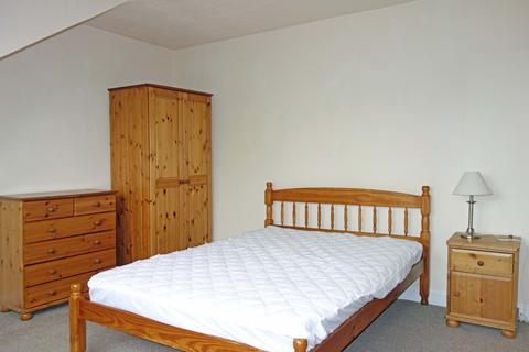 13 Park Grove, Shipley, BD18 4DR