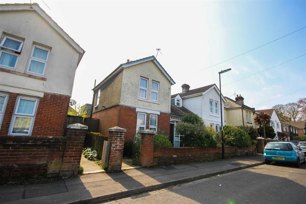 Howards Grove, Southampton 3 bed semidetached house £995 pcm (£230 pw)