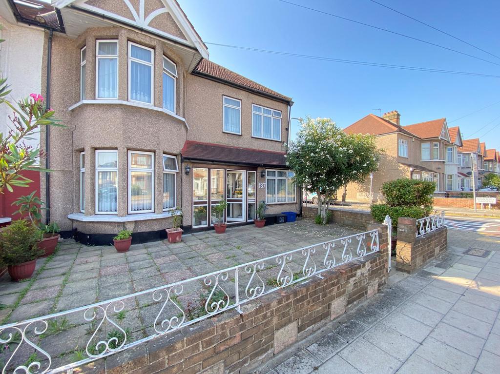 Beehive Lane, Ilford IG4 5 bed terraced house £950,000