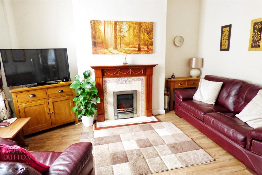 Denbigh Street, Mossley, AshtonunderLyne, OL5 2 bed terraced house