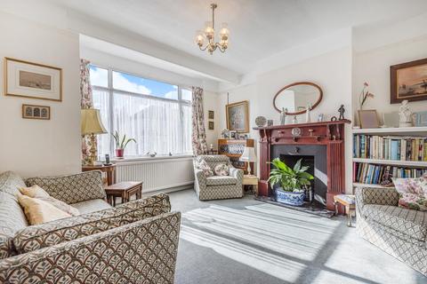 18 Fairway, London, SW20 9DN