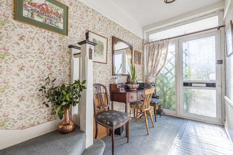 18 Fairway, London, SW20 9DN