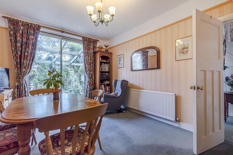 18 Fairway, London, SW20 9DN