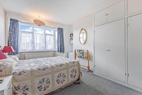18 Fairway, London, SW20 9DN