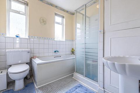 18 Fairway, London, SW20 9DN