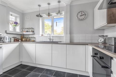 48 Kelvedon Close, Kingston Upon Thames, KT2 5LG