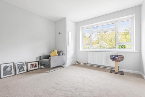 48 Kelvedon Close, Kingston Upon Thames, KT2 5LG