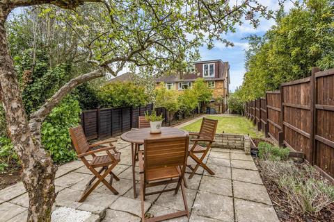 48 Kelvedon Close, Kingston Upon Thames, KT2 5LG