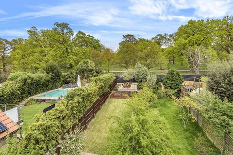 48 Kelvedon Close, Kingston Upon Thames, KT2 5LG