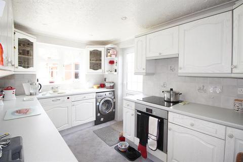 4 Abbeyfields Close, Netley Abbey, Southampton, SO31 5GR