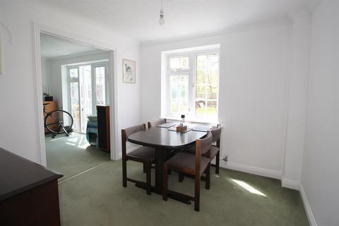 4 Abbeyfields Close, Netley Abbey, Southampton, SO31 5GR