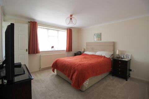 4 Abbeyfields Close, Netley Abbey, Southampton, SO31 5GR