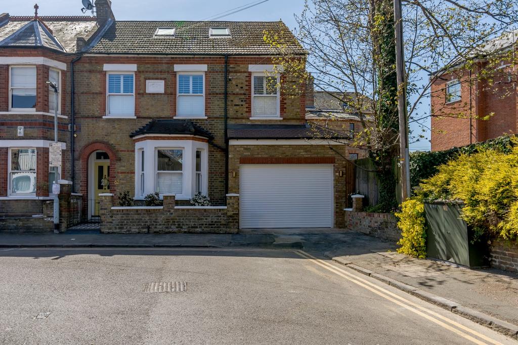Queens Road, Windsor 4 bed end of terrace house £1,350,000