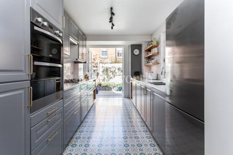 199 Hewitt Avenue, London, N22 6QG