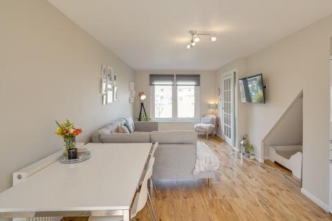 29 Buckstone Howe, Edinburgh, EH10 6XF