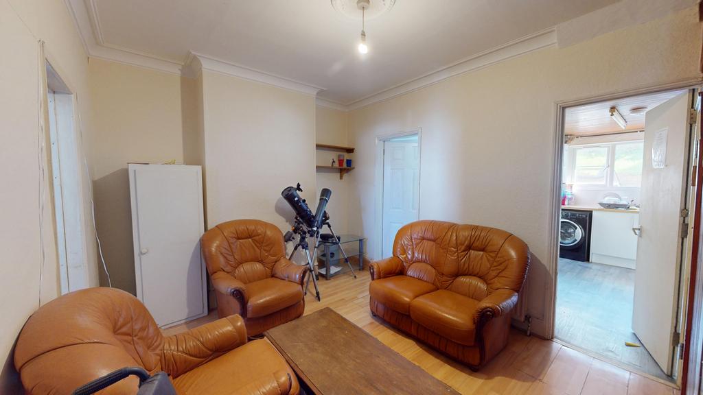 Riley Road 4 bed terraced house - £2,600 pcm (£600 pw)