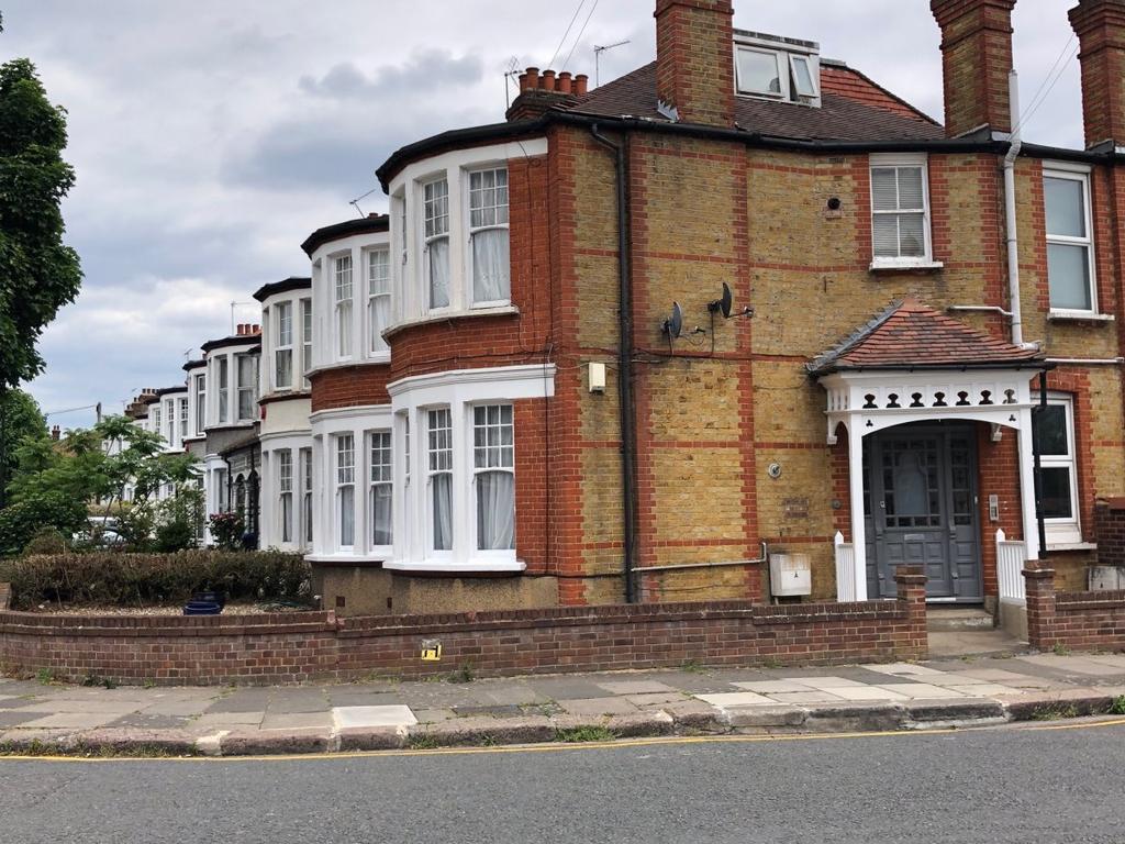 The Grove, Palmers Green 1 bed flat £1,250 pcm (£288 pw)