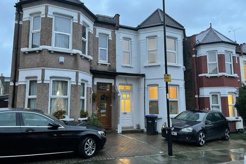 5 bedroom house share to rent, Osbourne Road, Palmers Green