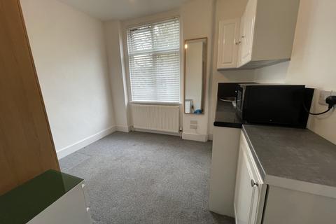 Studio to rent, 24 Lascotts Road, Wood Green