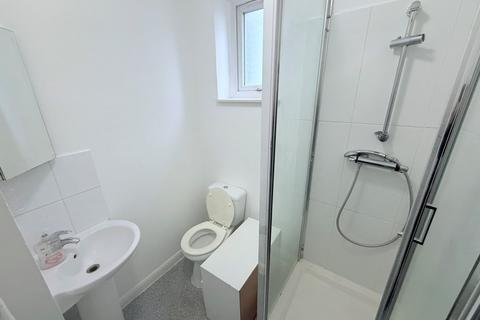 Studio to rent, Lascotts Road, Wood Green