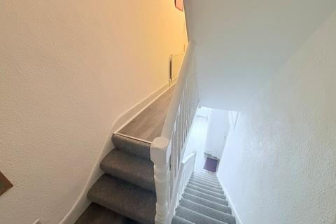 Studio to rent, Lascotts Road, Wood Green