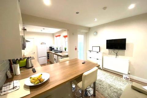 66 Queens Road, Caversham, Reading, RG4 8DL
