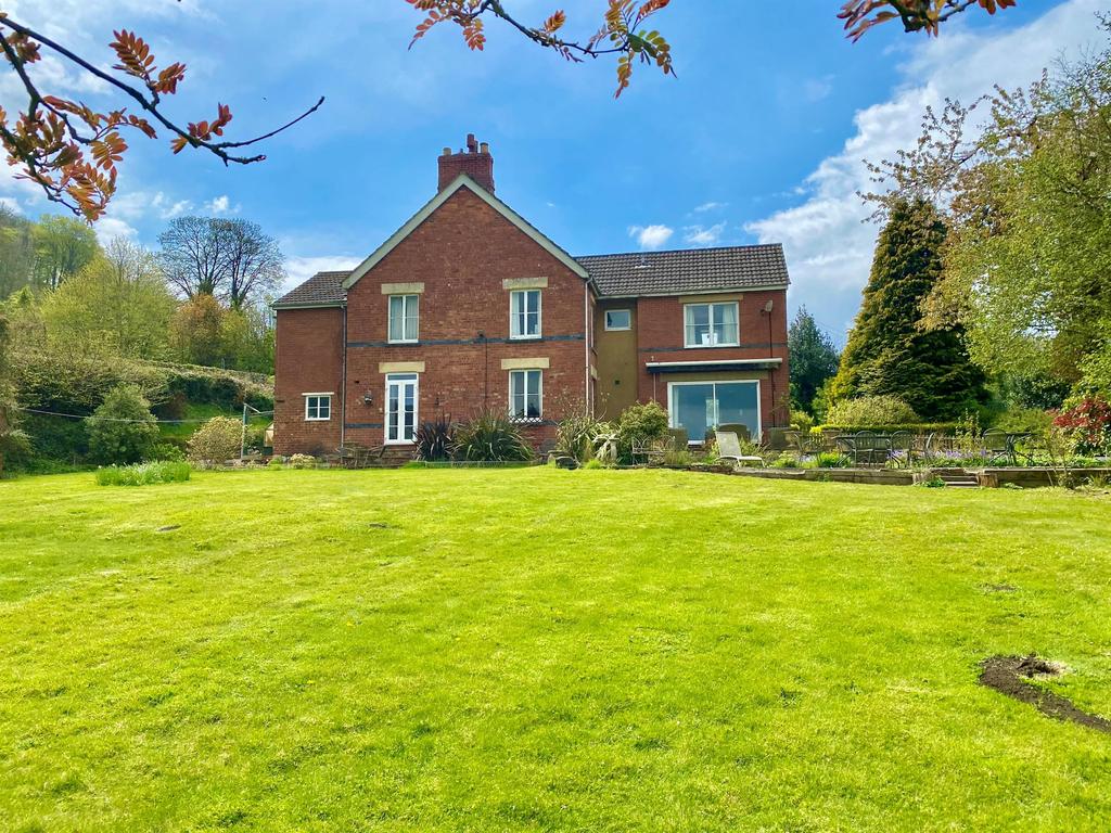 Woodmancote, Dursley, GL11 6AA 6 bed detached house £895,000