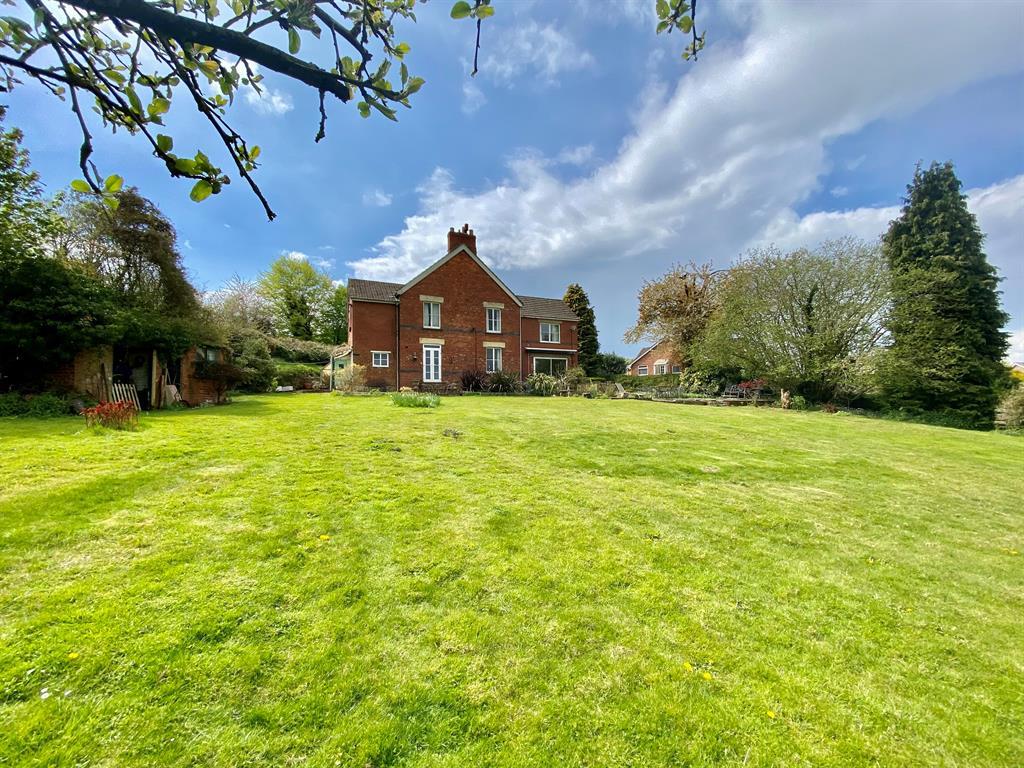 Woodmancote, Dursley, GL11 6AA 6 bed detached house £895,000