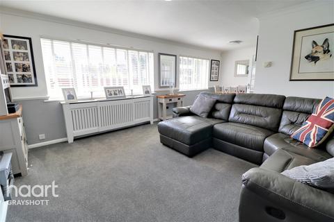 31 The Spinney, Grayshott, Hindhead, GU26 6DY