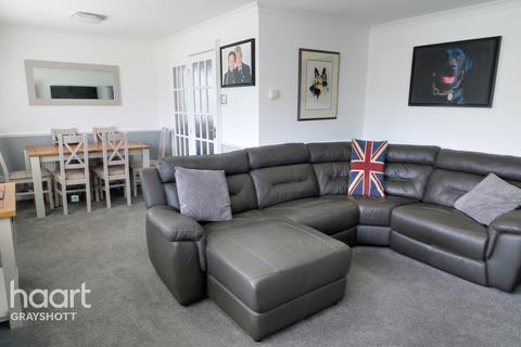 31 The Spinney, Grayshott, Hindhead, GU26 6DY