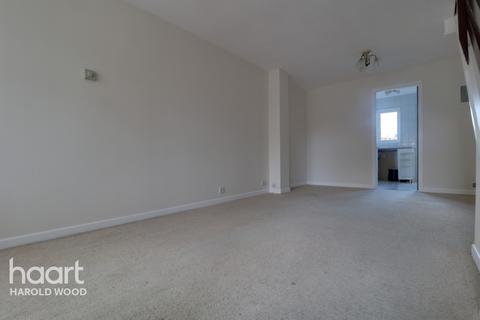 3 Camellia Close, Romford, RM3 0XW