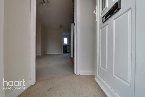 3 Camellia Close, Romford, RM3 0XW