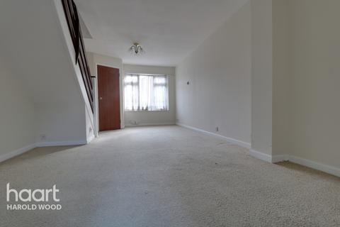 3 Camellia Close, Romford, RM3 0XW