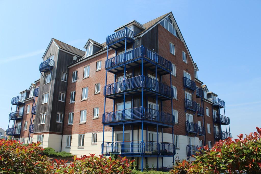 Close, Weymouth 2 bed apartment £200,000