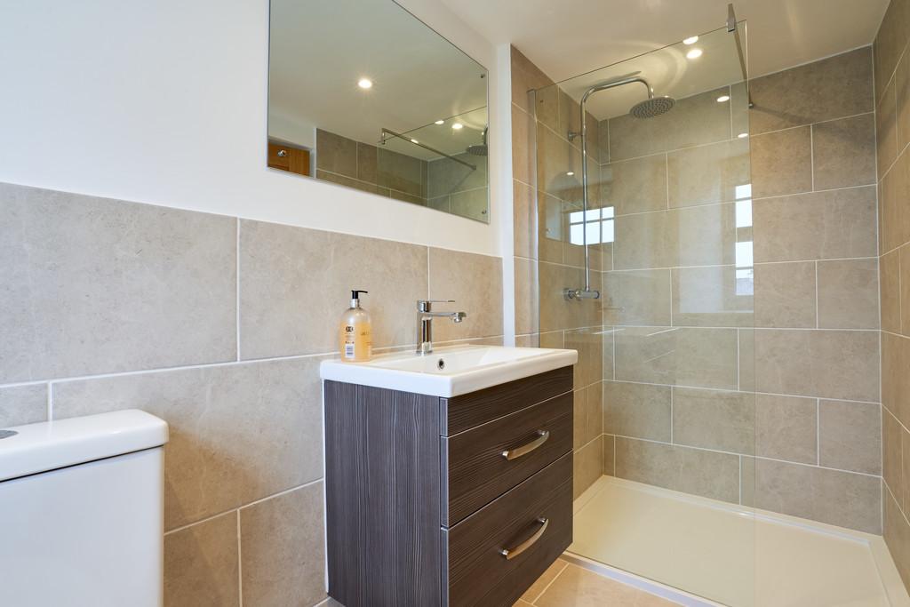 Ensuite to bedroom 2