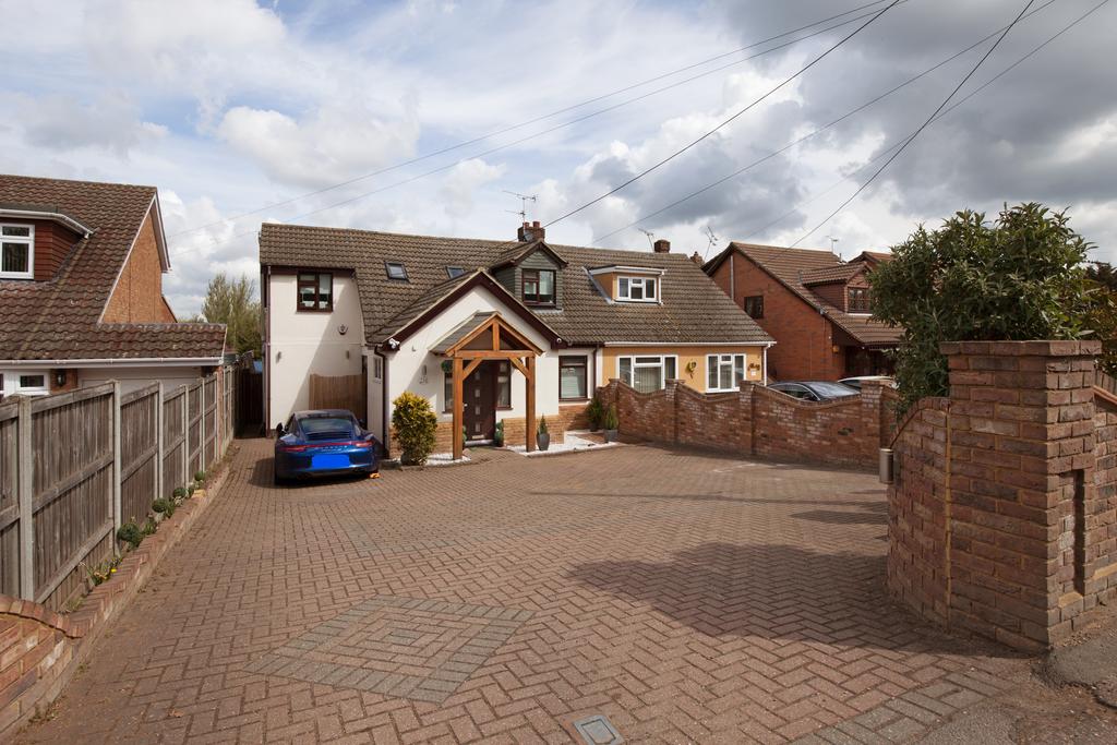 London Road Wickford 4 bed semidetached house £525,000