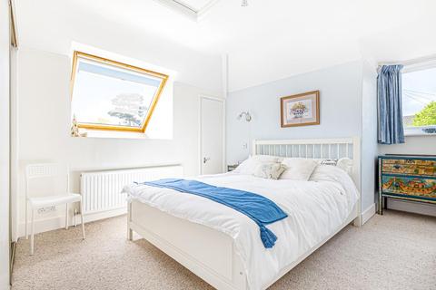 82 Groveley Road, Sunbury-on-thames, TW16 7LB