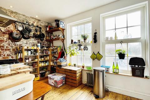 34 Holly Grove, London, SE15 5DF