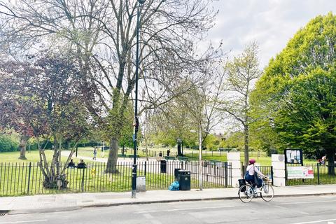 34 Holly Grove, London, SE15 5DF