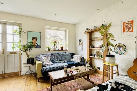 34 Holly Grove, London, SE15 5DF