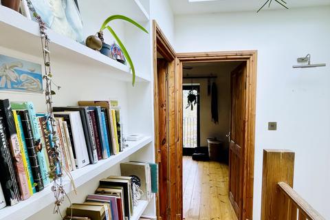 34 Holly Grove, London, SE15 5DF