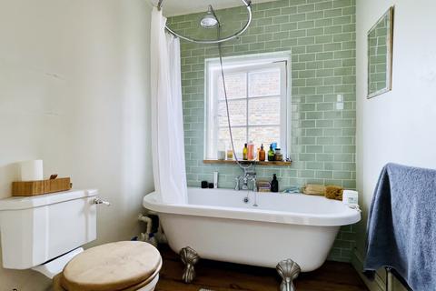 34 Holly Grove, London, SE15 5DF