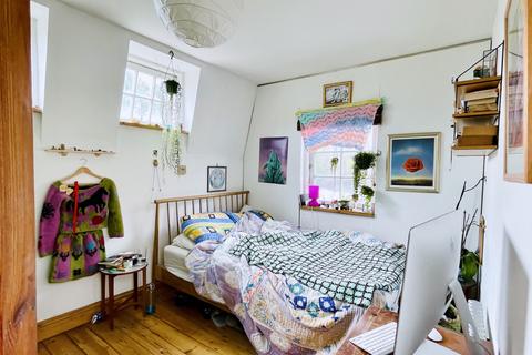 34 Holly Grove, London, SE15 5DF