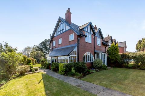 Hillcrest House Hillcrest, Collingham, Wetherby, LS22 5DN