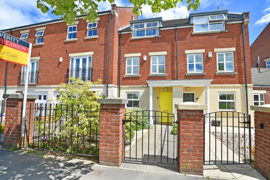 Hutton Gate, Harrogate 3 bed terraced house £310,000