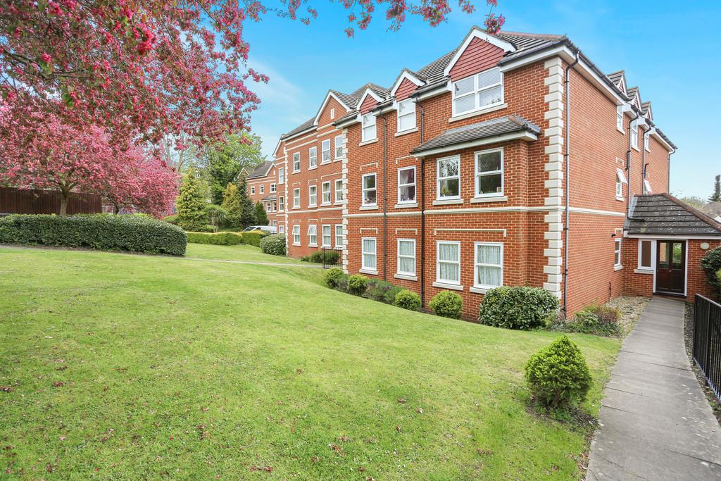 Normanton Road, South Croydon 2 bed apartment for sale £280,000