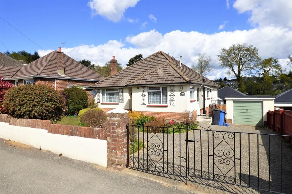 Abbotsbury Road, Broadstone 2 bed detached bungalow £385,000